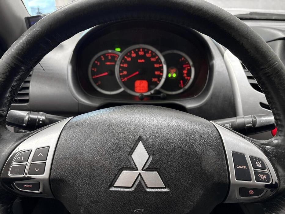 MITSUBISHI L200 2011