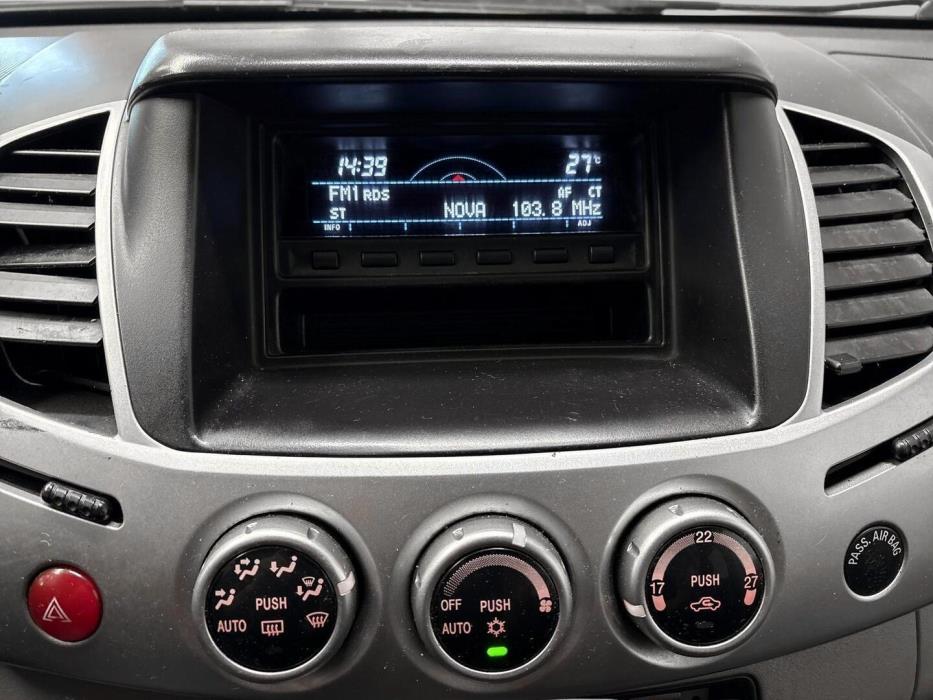 MITSUBISHI L200 2011