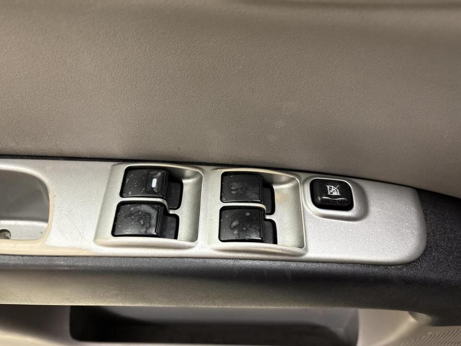 MITSUBISHI L200 2011