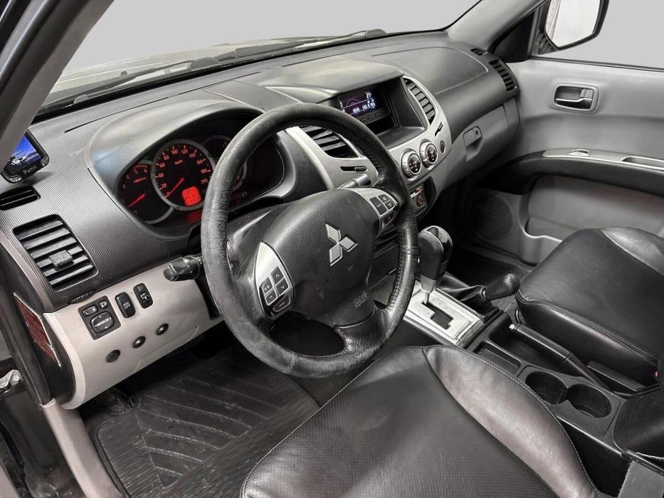 MITSUBISHI L200 2011