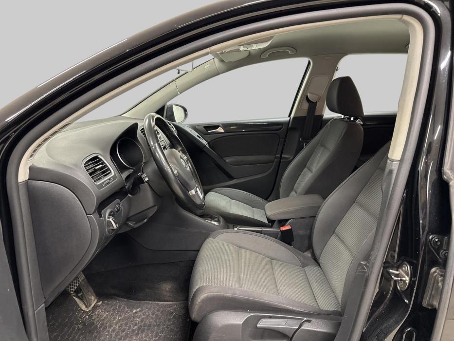 VOLKSWAGEN Golf 2012