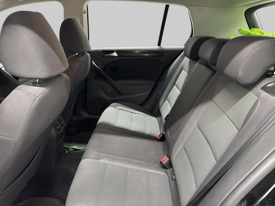 VOLKSWAGEN Golf 2012