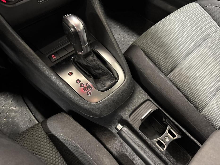 VOLKSWAGEN Golf 2012