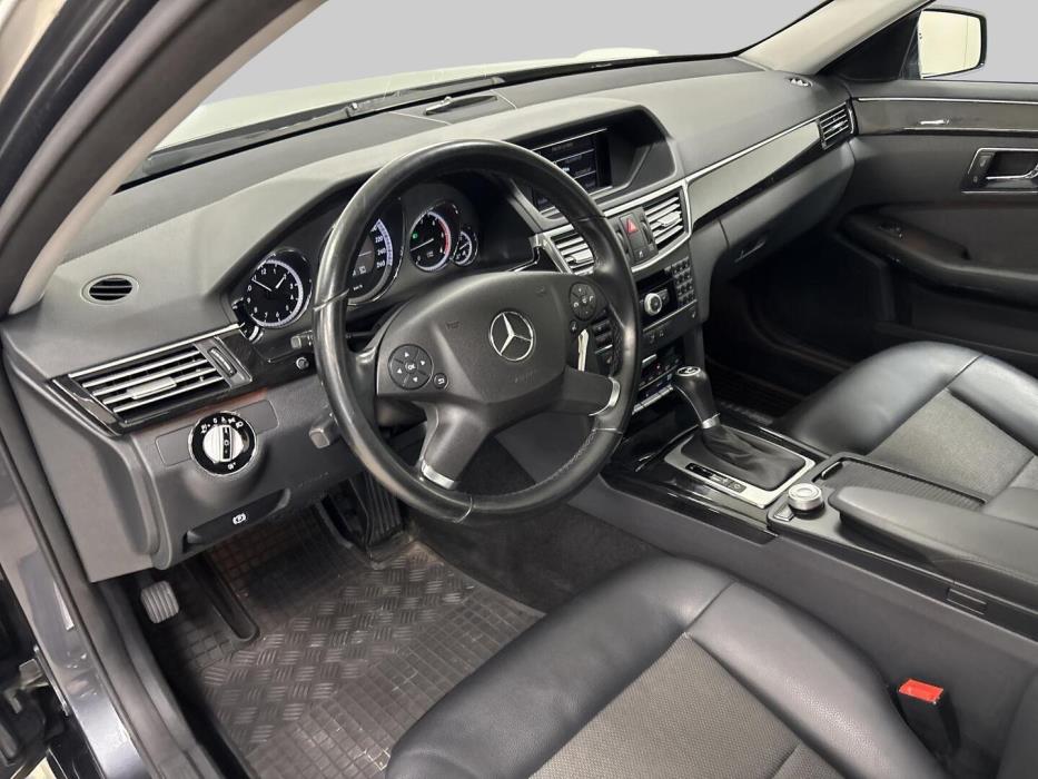 MERCEDES-BENZ E 2009
