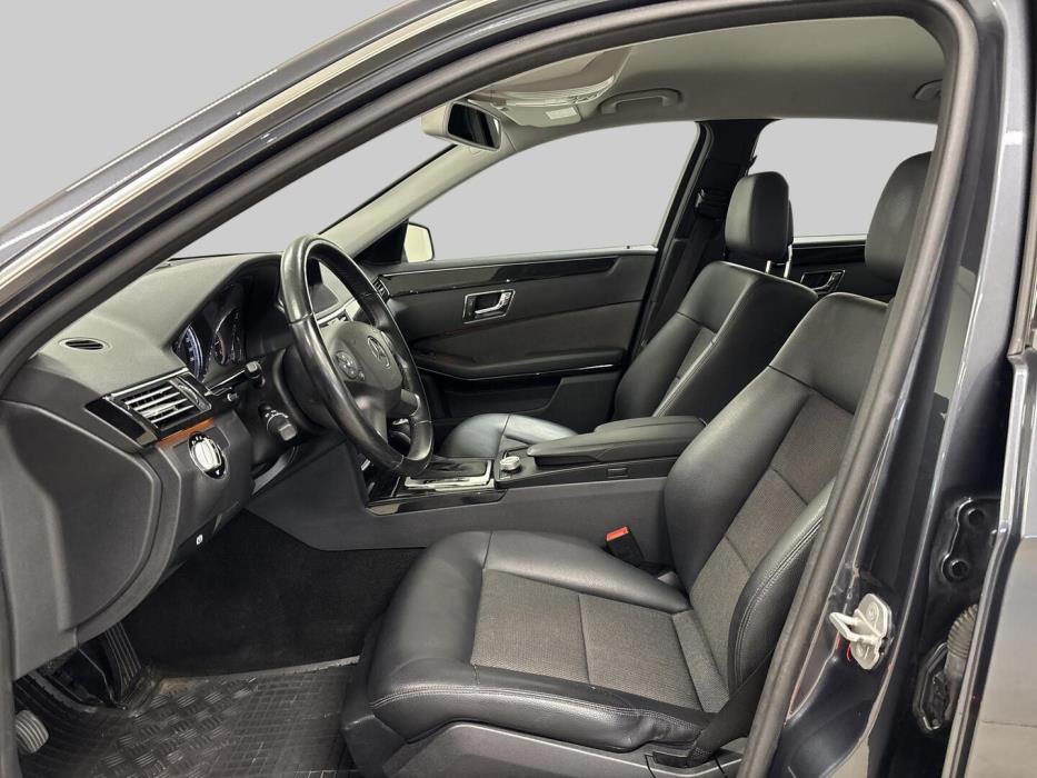 MERCEDES-BENZ E 2009
