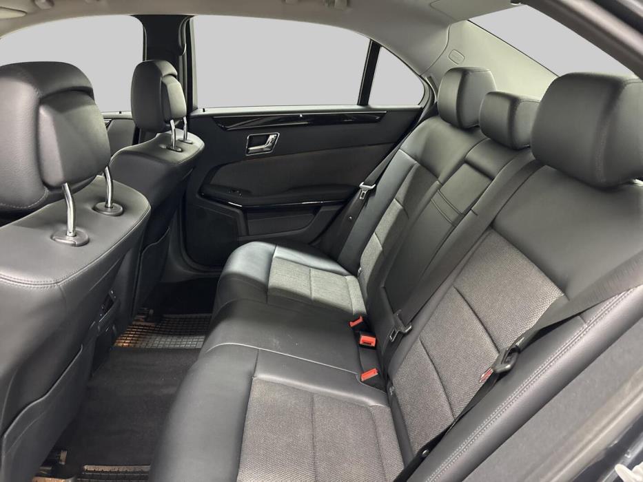 MERCEDES-BENZ E 2009