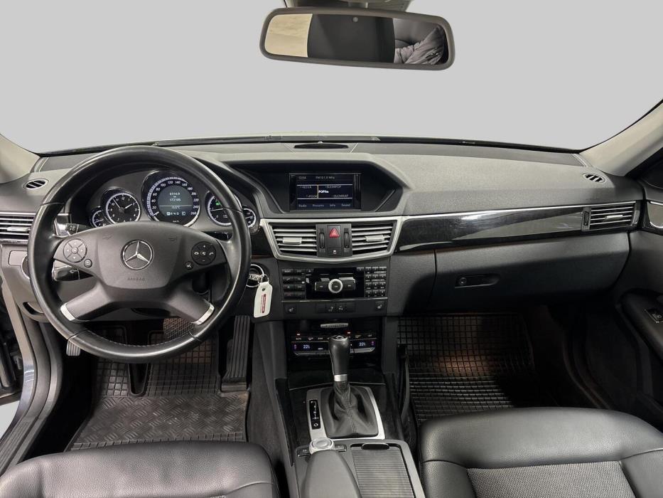 MERCEDES-BENZ E 2009