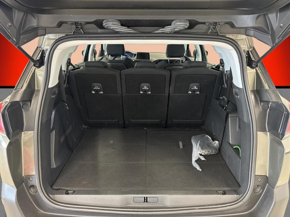PEUGEOT 5008 2018