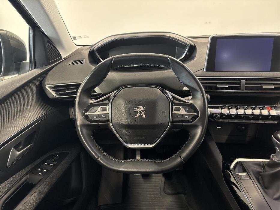 PEUGEOT 5008 2018