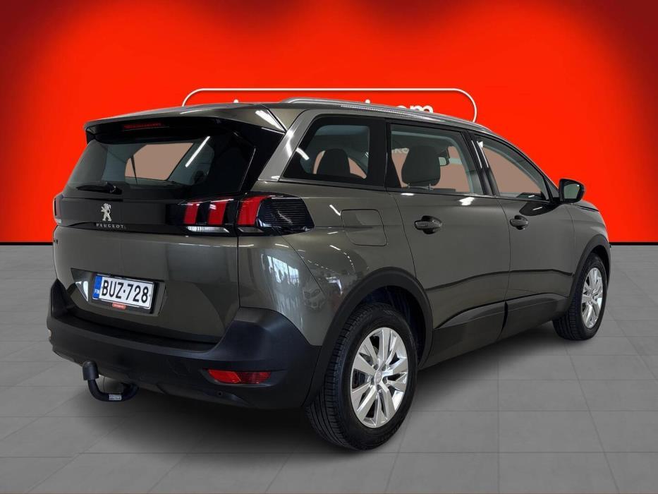 PEUGEOT 5008 2018