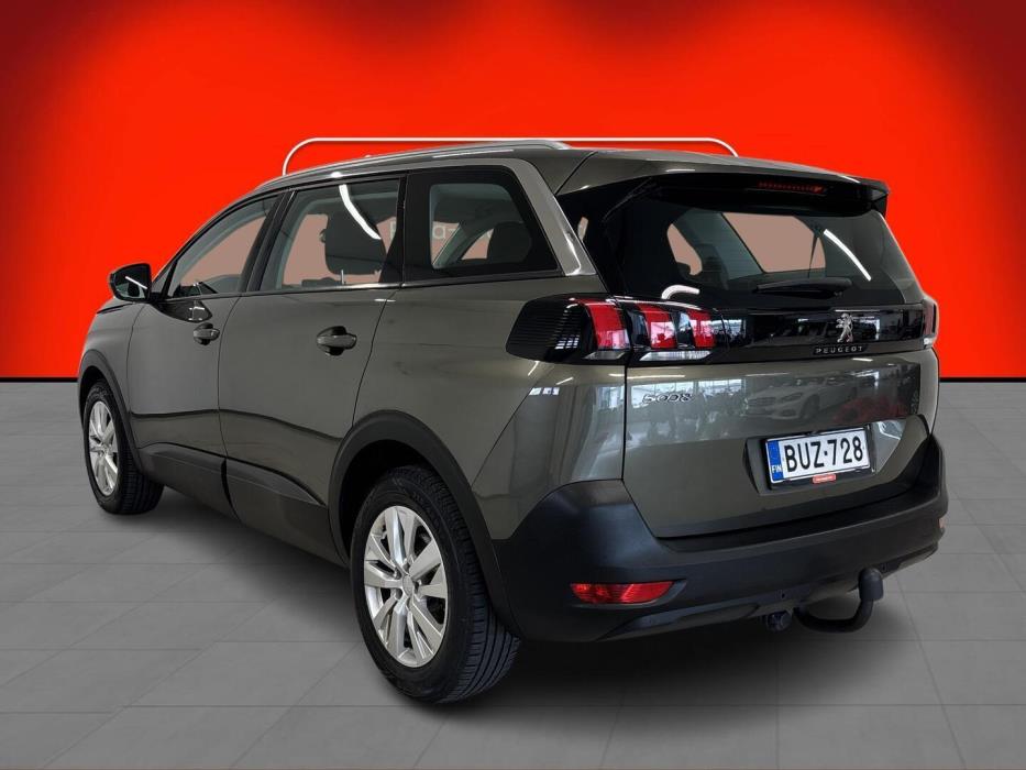 PEUGEOT 5008 2018
