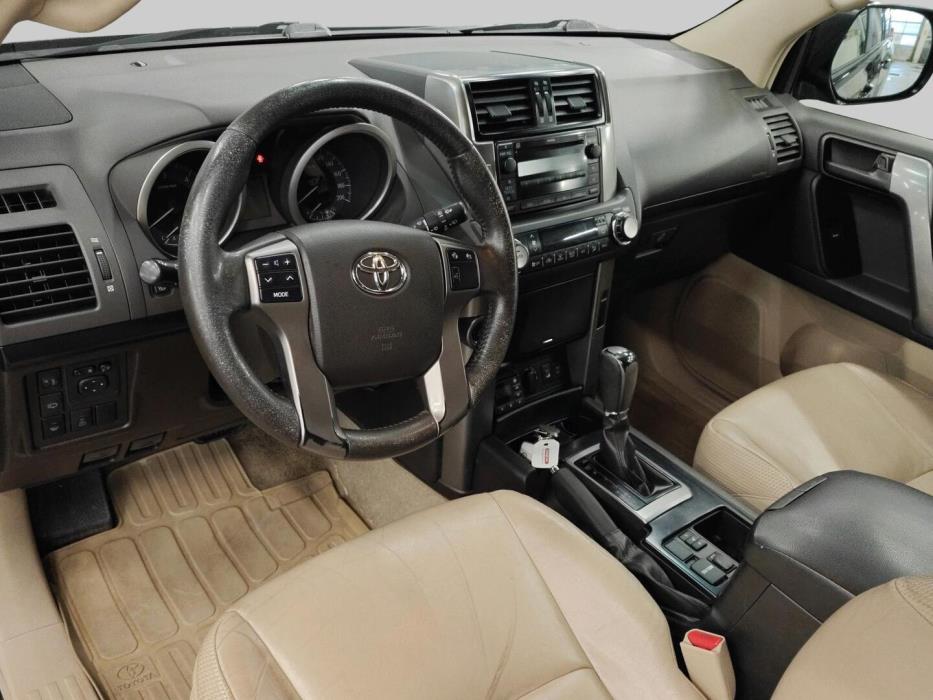 TOYOTA Land Cruiser 2010
