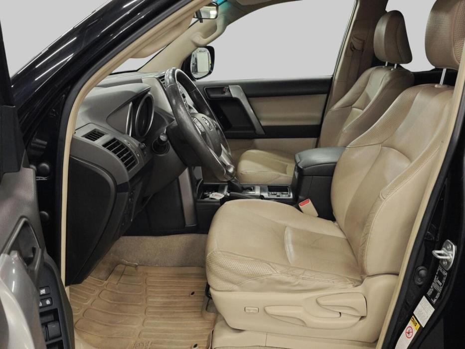 TOYOTA Land Cruiser 2010