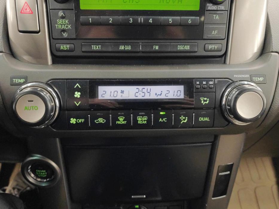 TOYOTA Land Cruiser 2010