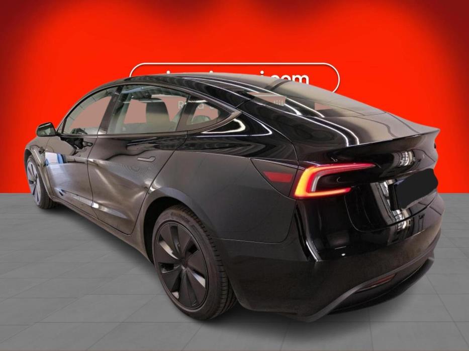 TESLA MODEL 3 2024