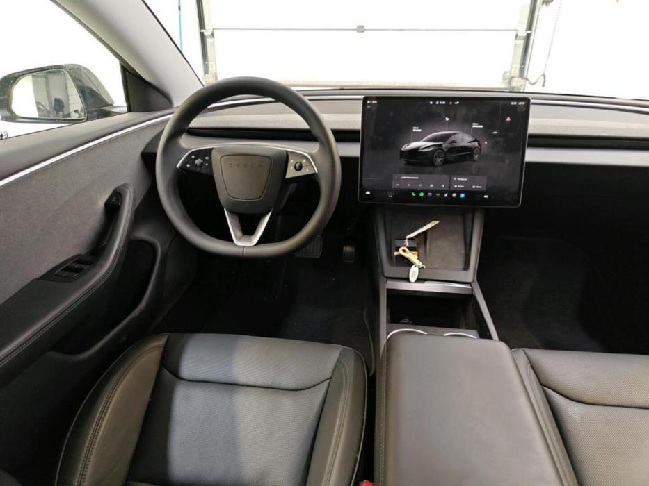 TESLA MODEL 3 2024