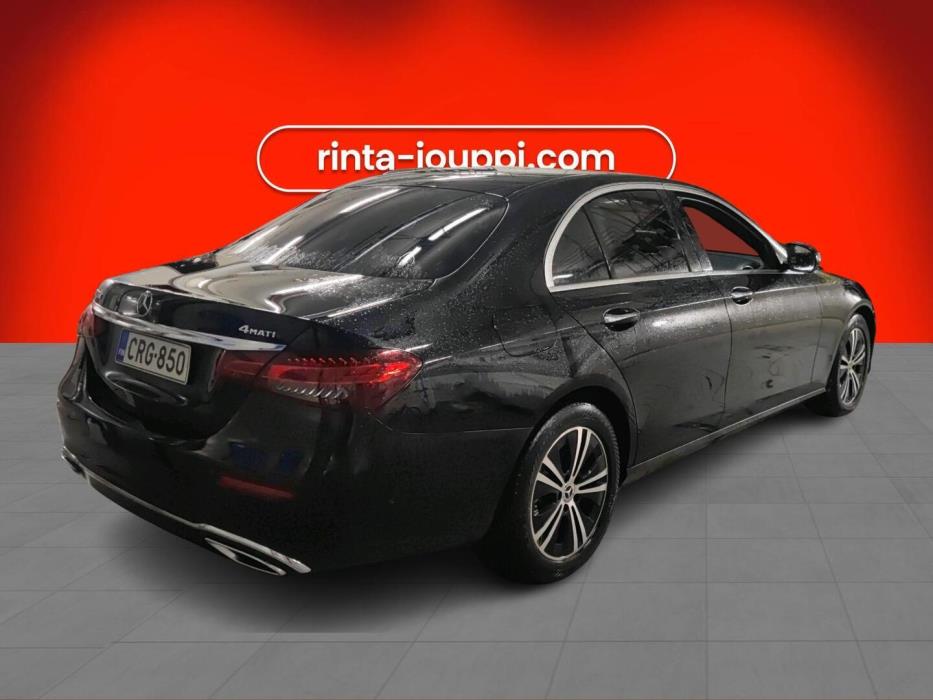 MERCEDES-BENZ E 2022