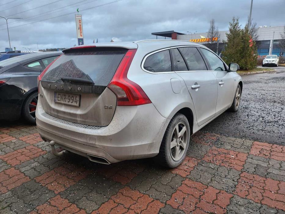 VOLVO V60 2015