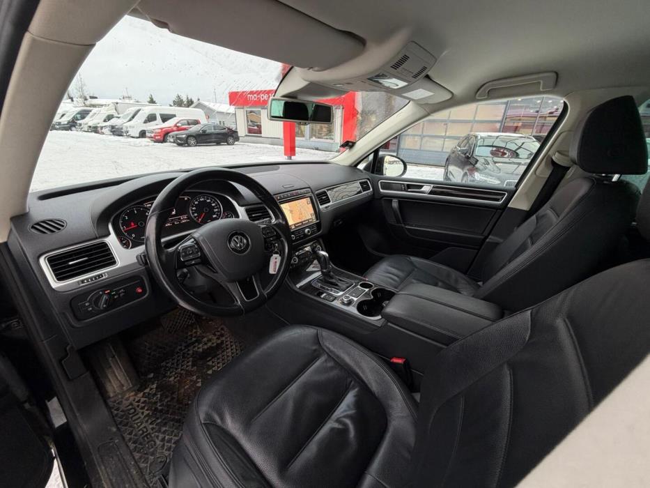 VOLKSWAGEN Touareg 2015