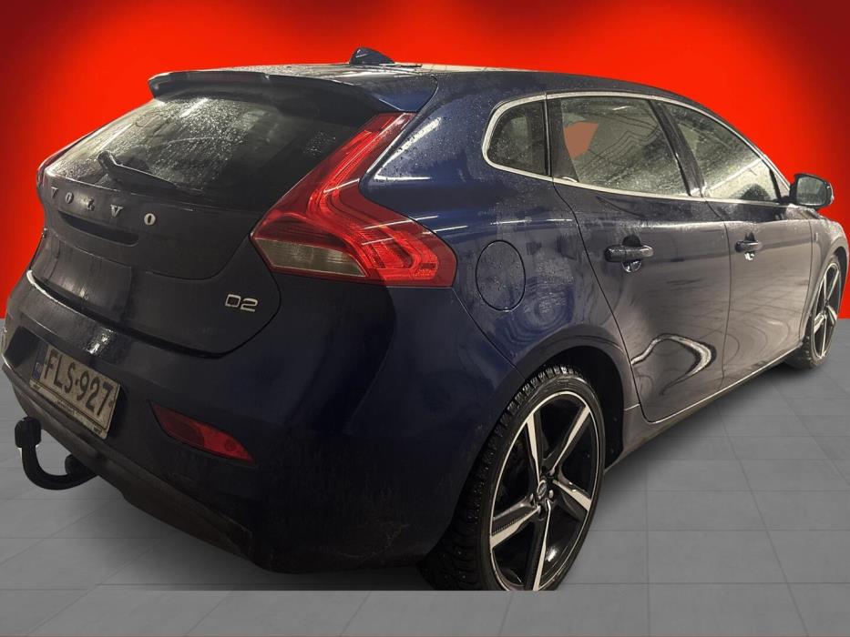 VOLVO V40 2015