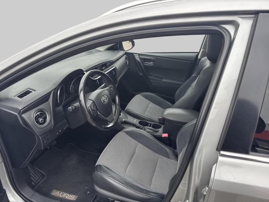 TOYOTA Auris 2016