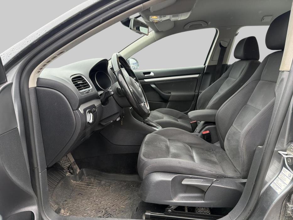 VOLKSWAGEN Golf 2010