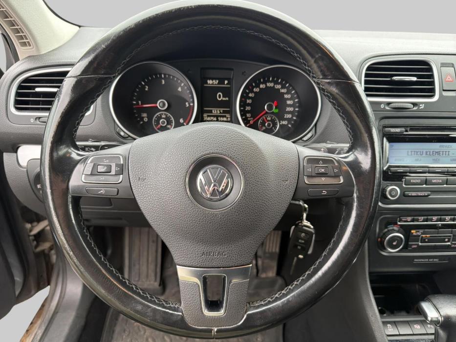 VOLKSWAGEN Golf 2010