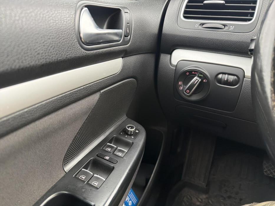 VOLKSWAGEN Golf 2010