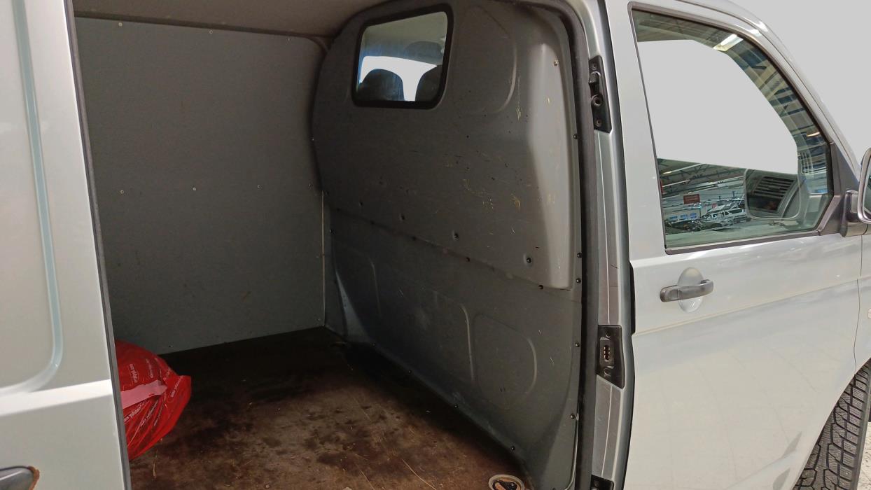 VOLKSWAGEN Transporter 2005