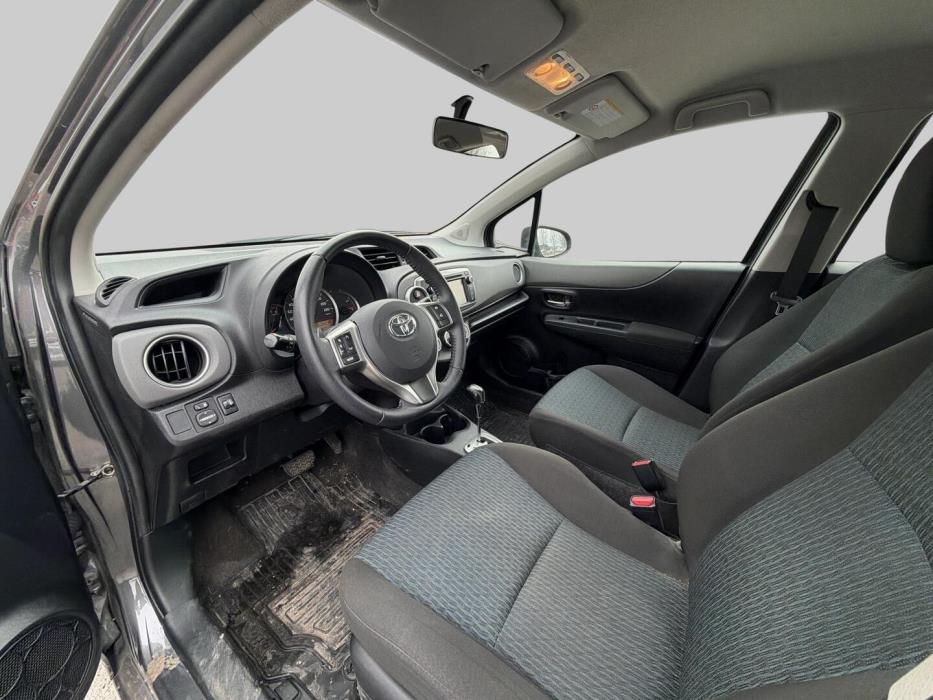 TOYOTA Yaris 2012