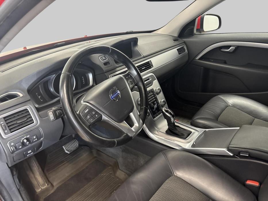 VOLVO V70 2015