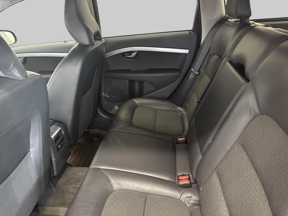 VOLVO V70 2015