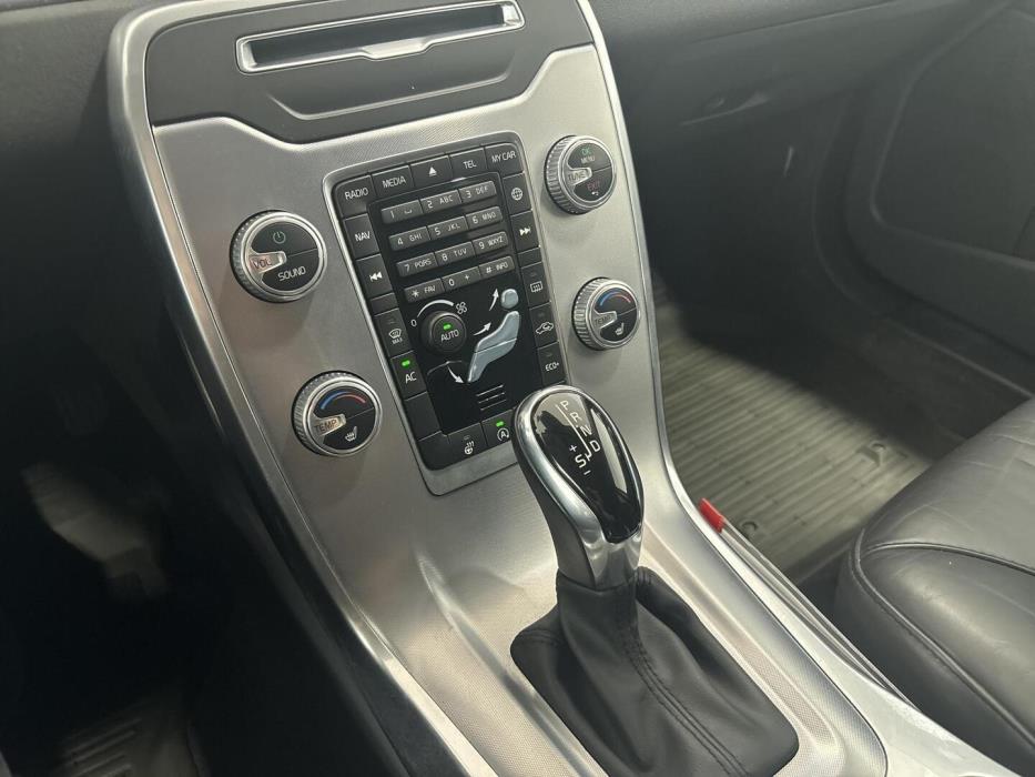 VOLVO V70 2015
