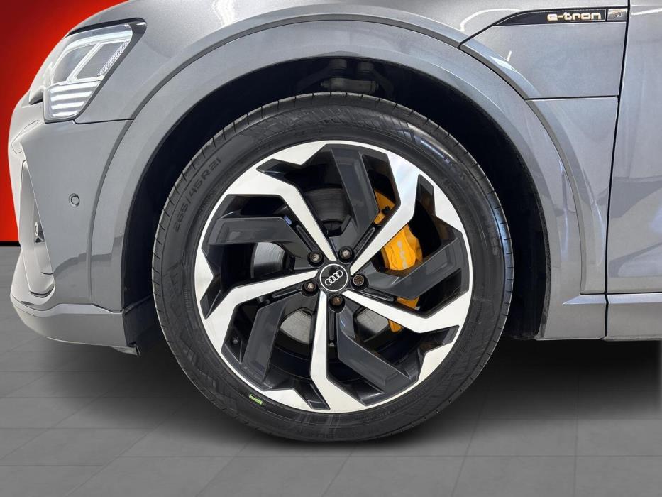 AUDI e-tron 2021