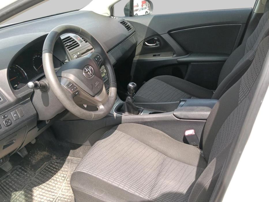 TOYOTA Avensis 2012