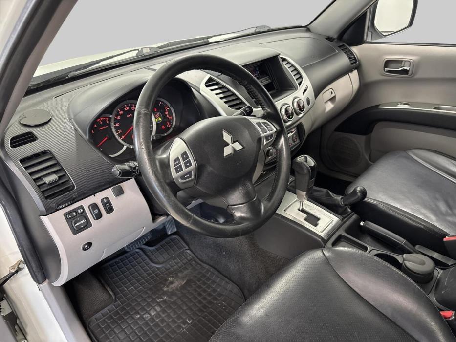 MITSUBISHI L200 2011