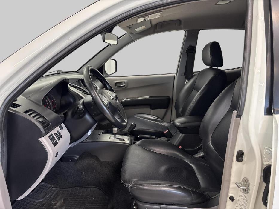 MITSUBISHI L200 2011