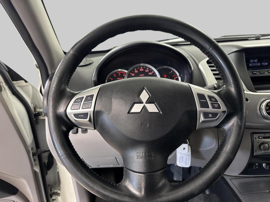 MITSUBISHI L200 2011