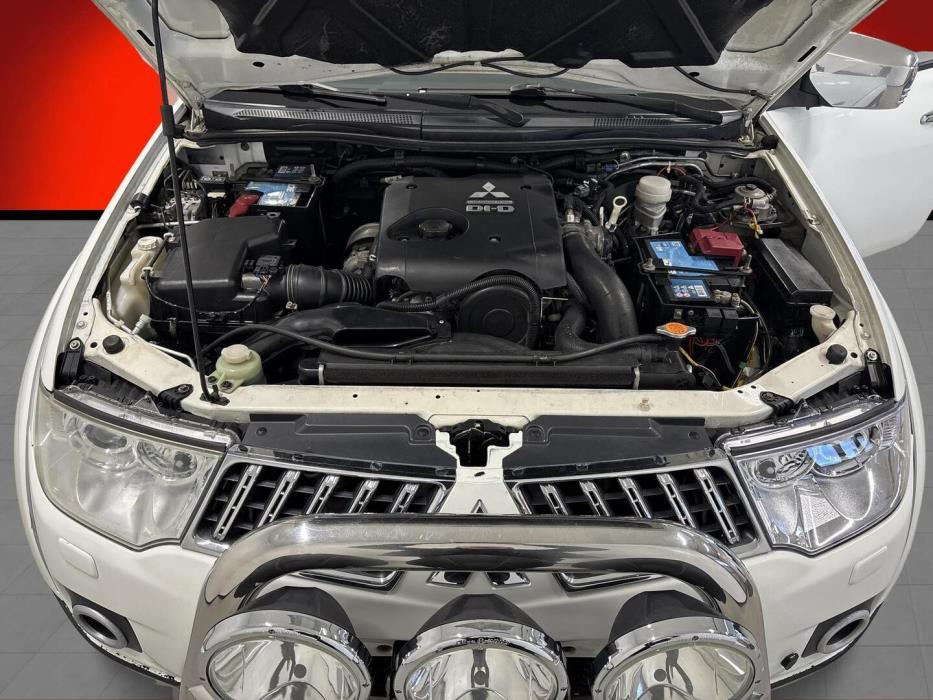 MITSUBISHI L200 2011