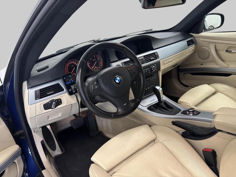 BMW 330 2010