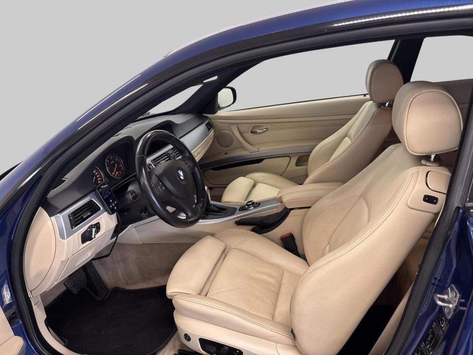 BMW 330 2010