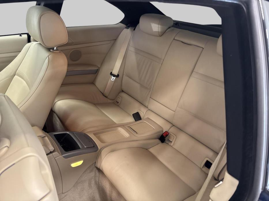 BMW 330 2010
