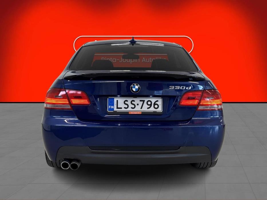 BMW 330 2010