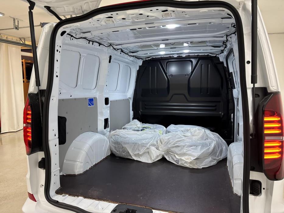 VOLKSWAGEN TRANSPORTER 2025