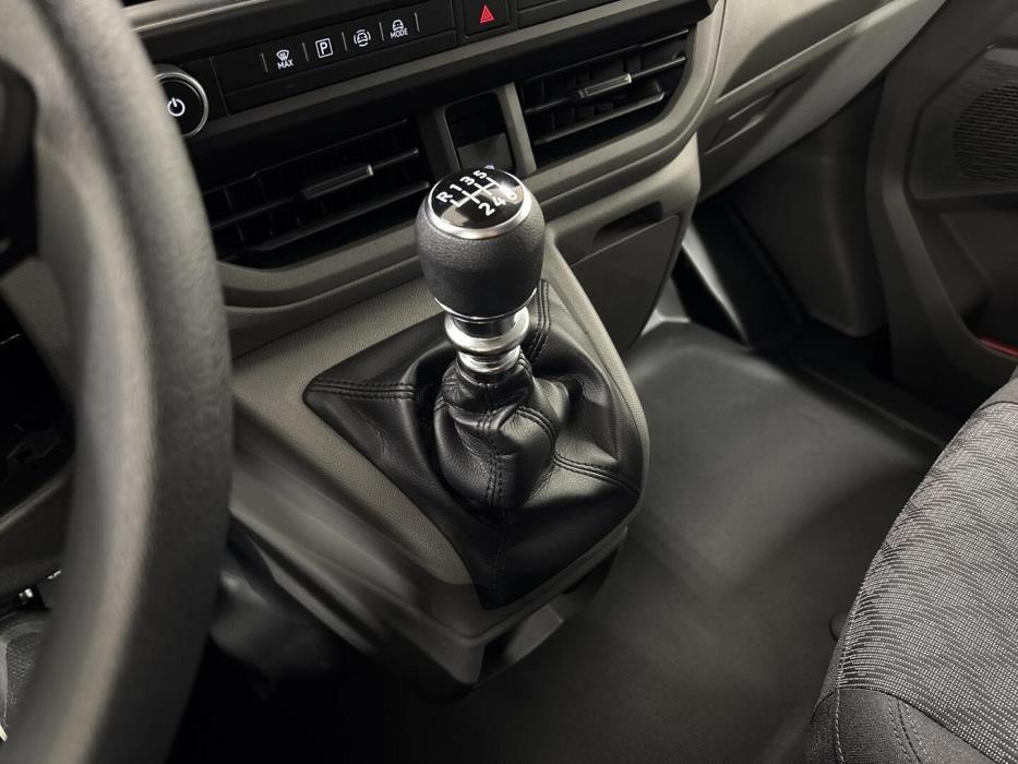 VOLKSWAGEN TRANSPORTER 2025