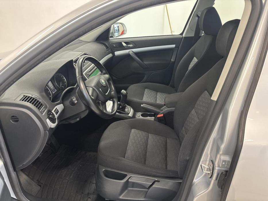 SKODA Octavia 2012