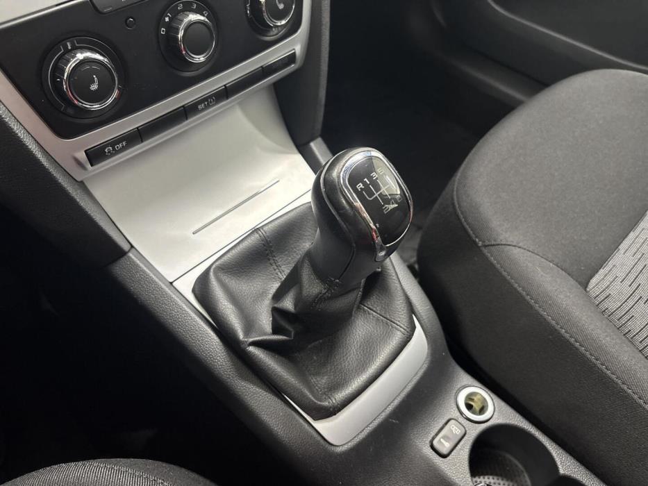 SKODA Octavia 2012