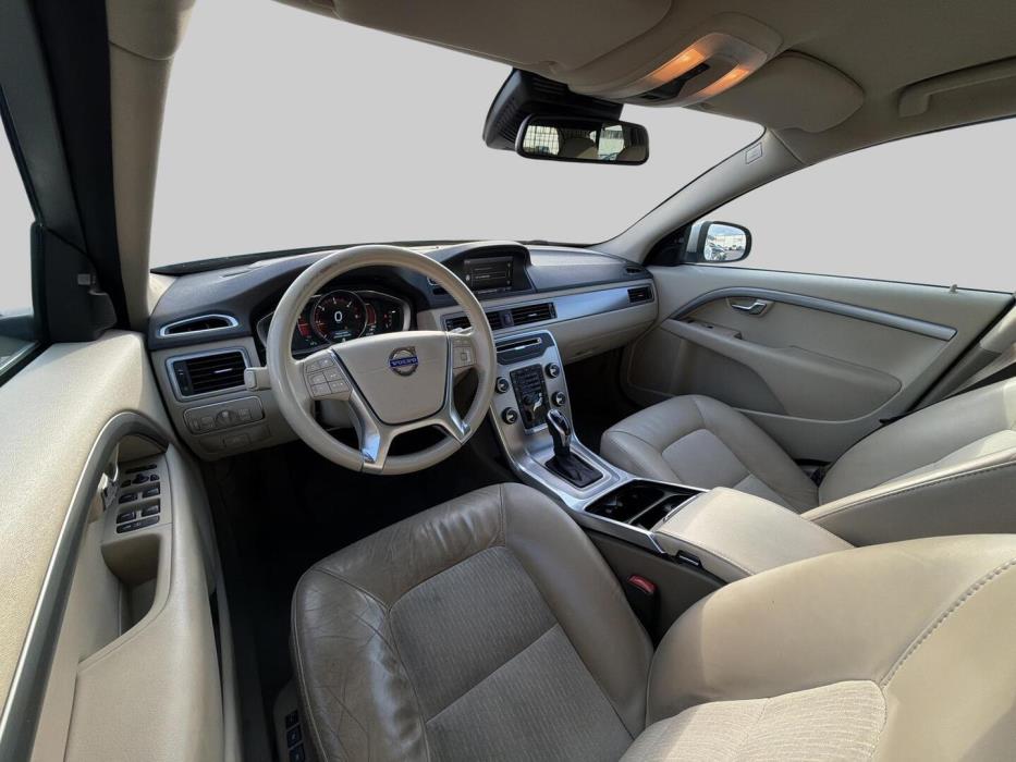 VOLVO V70 2014
