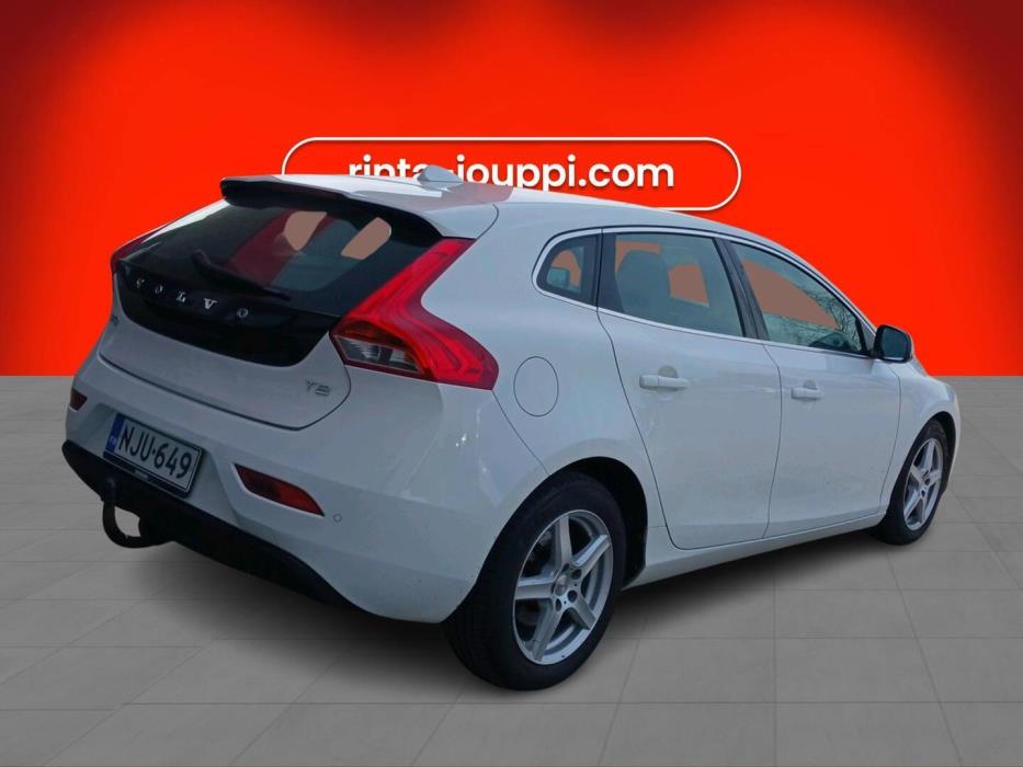 VOLVO V40 2016