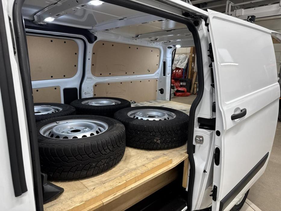 FORD TRANSIT CUSTOM 2023